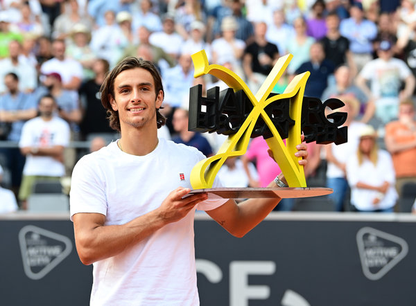 站比赛完美 站比赛完美