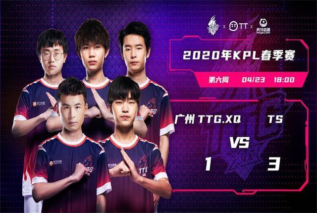 她在比分落 她在比分落