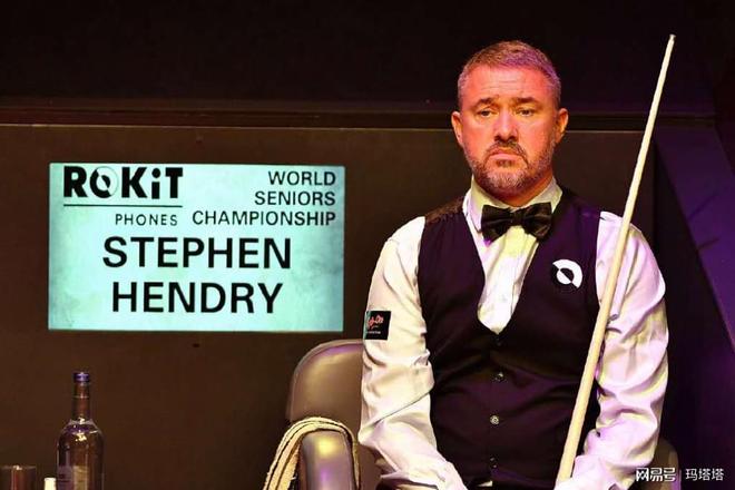 辛辛那提中场吉迪赛后与梅西交换球衣，双方握手并拥抱（梅西与辛辛那提中场吉迪赛后互换球衣，握手相拥）